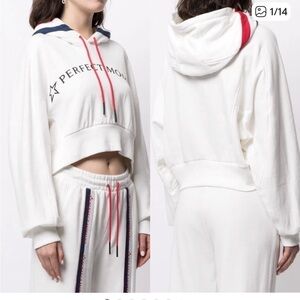 NWOT Perfect Moment Cropped Hoodie Snow White small